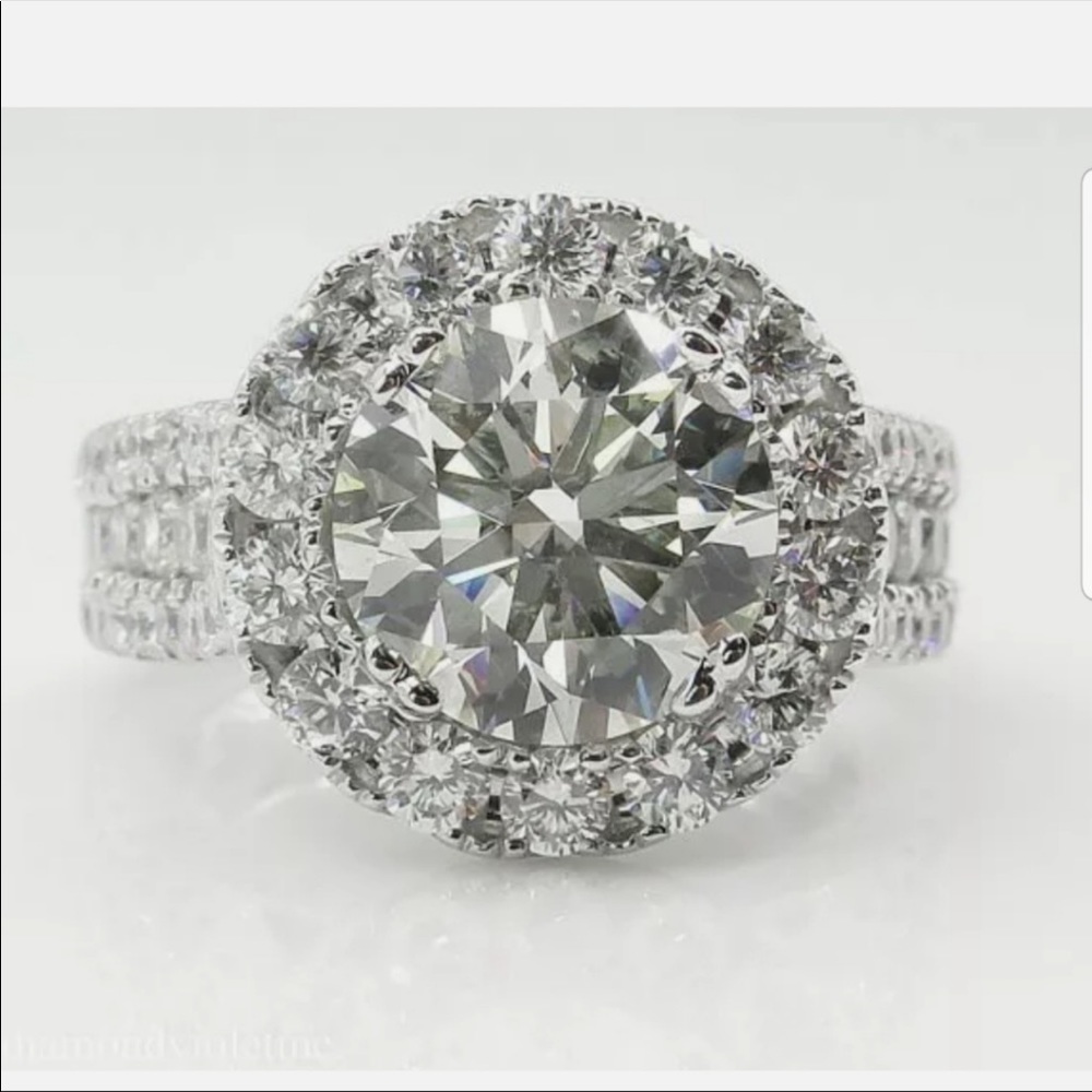 New 18k white gold white halo diamonds lady ring - Picture 1 of 3